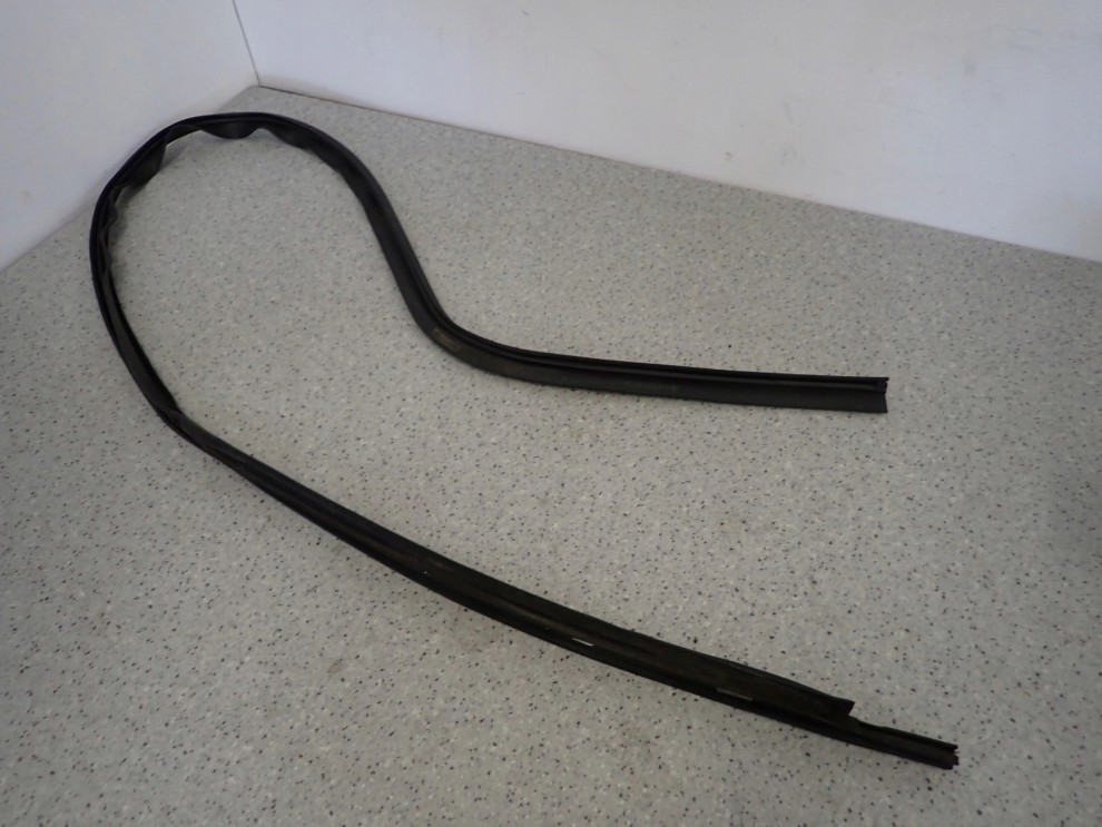 NISSAN ALMERA TINO 00-05 USZCZELKA RANTU DACHU SZYBY LEWA 4/4