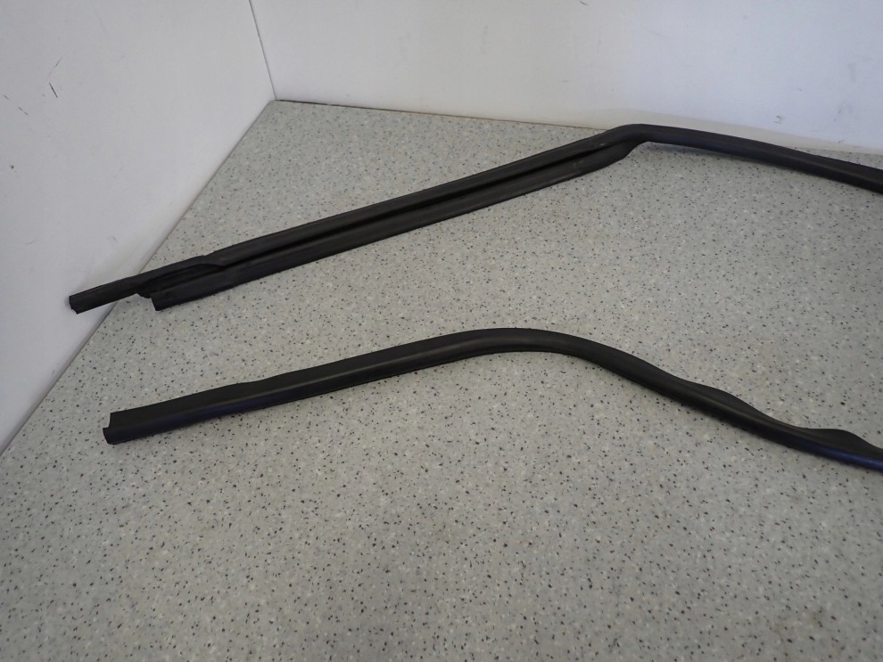 NISSAN ALMERA TINO 00-05 USZCZELKA RANTU DACHU SZYBY PRAWA 5/6