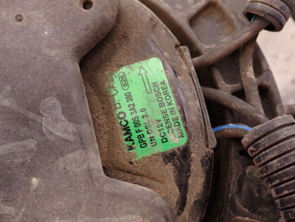 KIA CARENS III 06-11 CRDI WENTYLATOR WODY KLIMY 2/4
