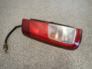 SUZUKI IGNIS 00-03 LAMPA TYLNA LEWA
