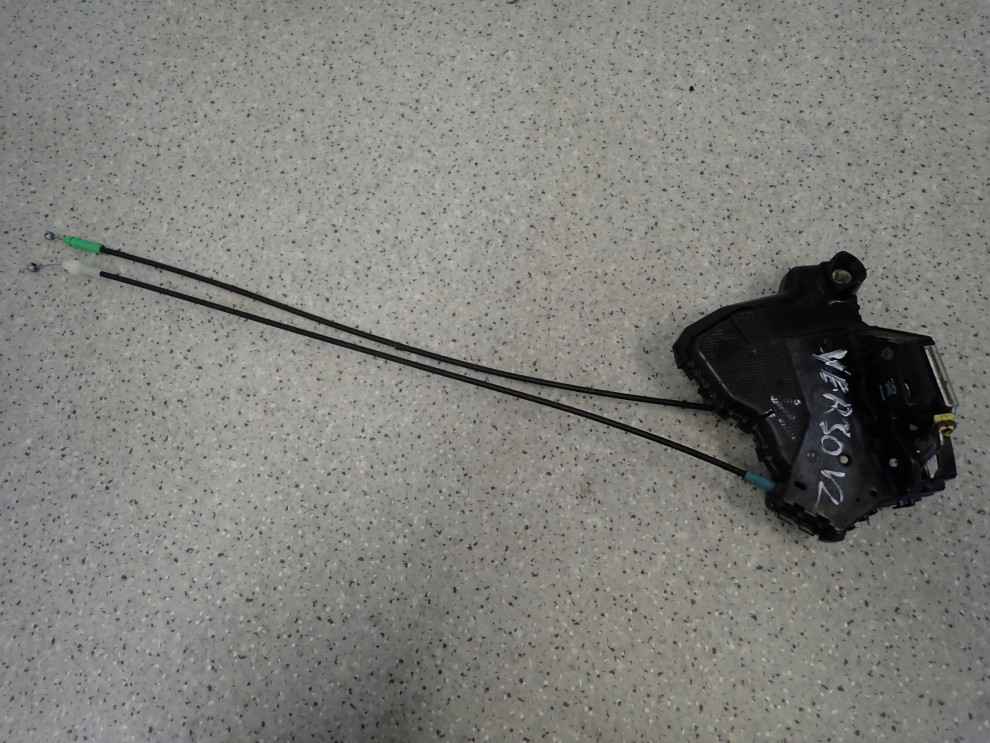 TOYOTA VERSO 09-13 ZAMEK DRZWI PRZEDNI LEWY 1/5