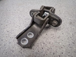 TOYOTA VERSO 09-13 ZAWIASY DRZWI PRZEDNIE LEWE 4/4 MINIATURA