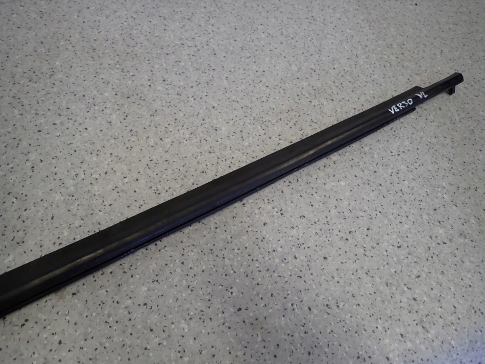 TOYOTA VERSO 09-13 LISWA DRZWI PRZEDNIA LEWA PARAPET 3/6