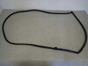 TOYOTA VERSO 09-13 USZCZELKA DRZWI PRZEDNIA LEWA