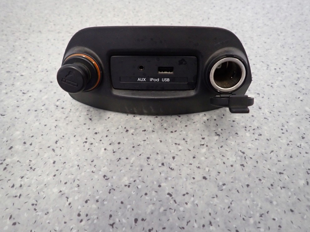 KIA SOUL I 09- ZAPALNICZKA PORT USB AUX 2/7