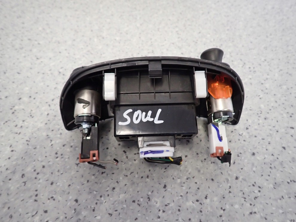 KIA SOUL I 09- ZAPALNICZKA PORT USB AUX 5/7