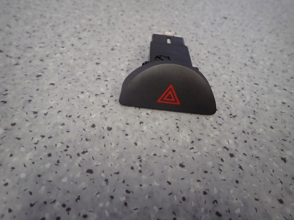 KIA SOUL I 09- PRZEŁĄCZNIK ŚWIATEŁ AWARYJNYCH 2/3