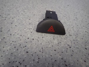 KIA SOUL I 09- PRZEŁĄCZNIK ŚWIATEŁ AWARYJNYCH 2/3 MINIATURA