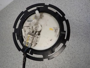 CHEVROLET CRUZE 1.6 BENZ 08- POMPA PALIWA 7/8 MINIATURA