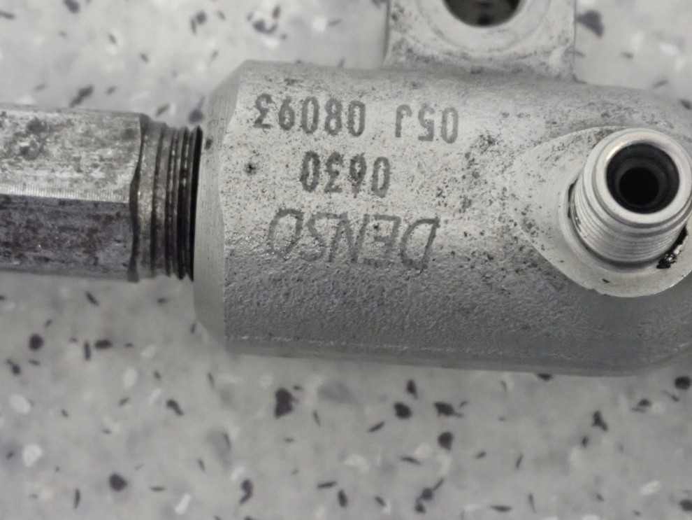 TOYOTA AVENSIS T25 06-08 COROLLA VERSO 07-09 2.0 D4D LISTWA WTRYSKOWA 4/7