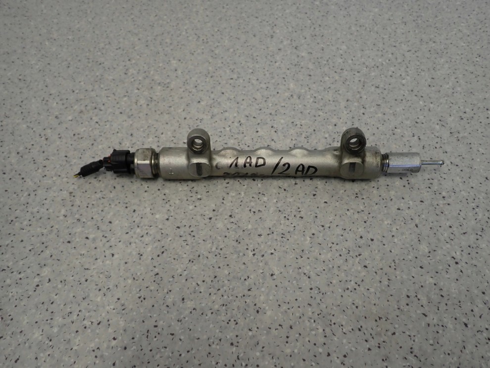 TOYOTA AVENSIS T25 06-08 COROLLA VERSO 07-09 2.0 D4D LISTWA WTRYSKOWA 5/7