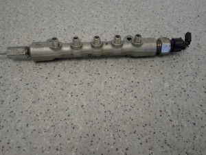 TOYOTA AVENSIS T25 06-08 COROLLA VERSO 07-09 2.0 D4D LISTWA WTRYSKOWA 7/7 MINIATURA