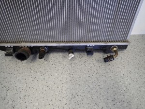 SUZUKI SPLASH 08-14 BENZ CHŁODNICA WODY 4/4 MINIATURA