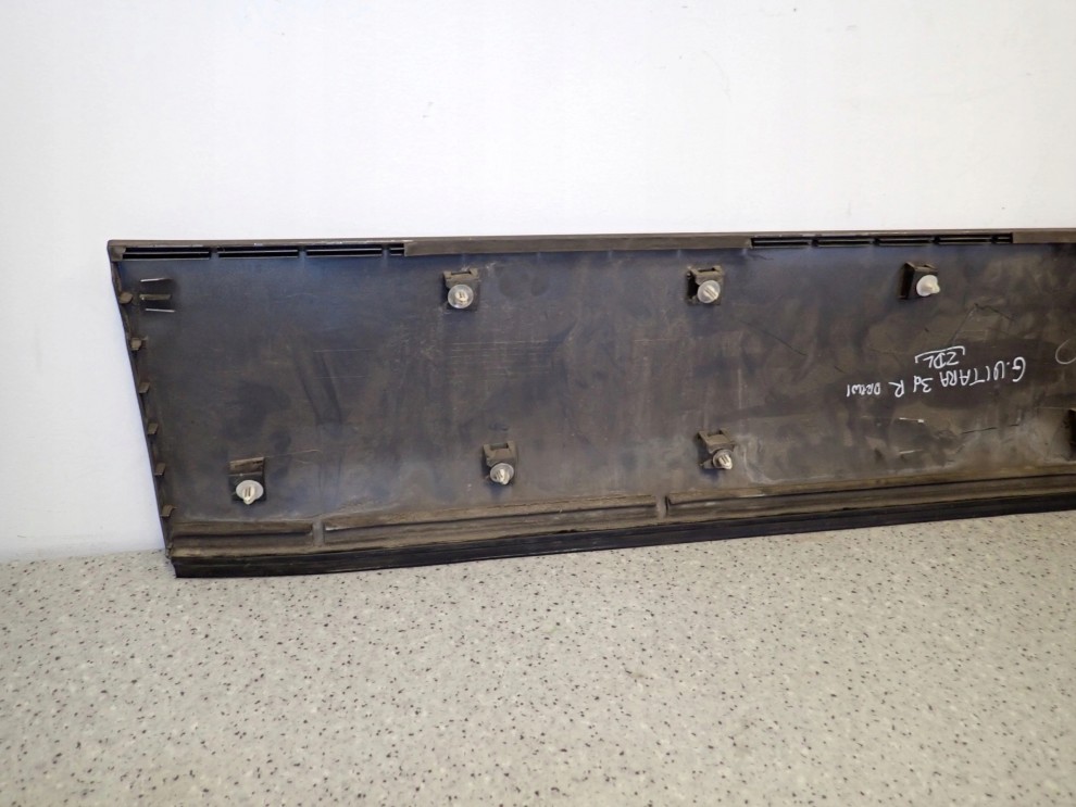 GRAND VITARA II 3d 06- LISTWA DRZWI PRAWA 11/14