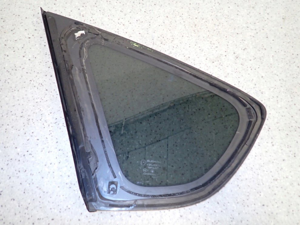 SUBARU IMPREZA III GH 07- SZYBA KAROSERYJNA TYLNA PRAWA 2/3