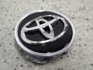 TOYOTA KOŁPAK KAPSEL ZAŚLEPKA NAKŁADKA FELGI ALUMINIOWEJ KOŁA 2/4 MINIATURA