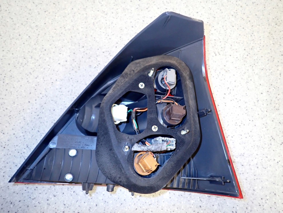 HONDA CIVIC VII 5d 01-03 LAMPA TYLNA LEWA 8/9