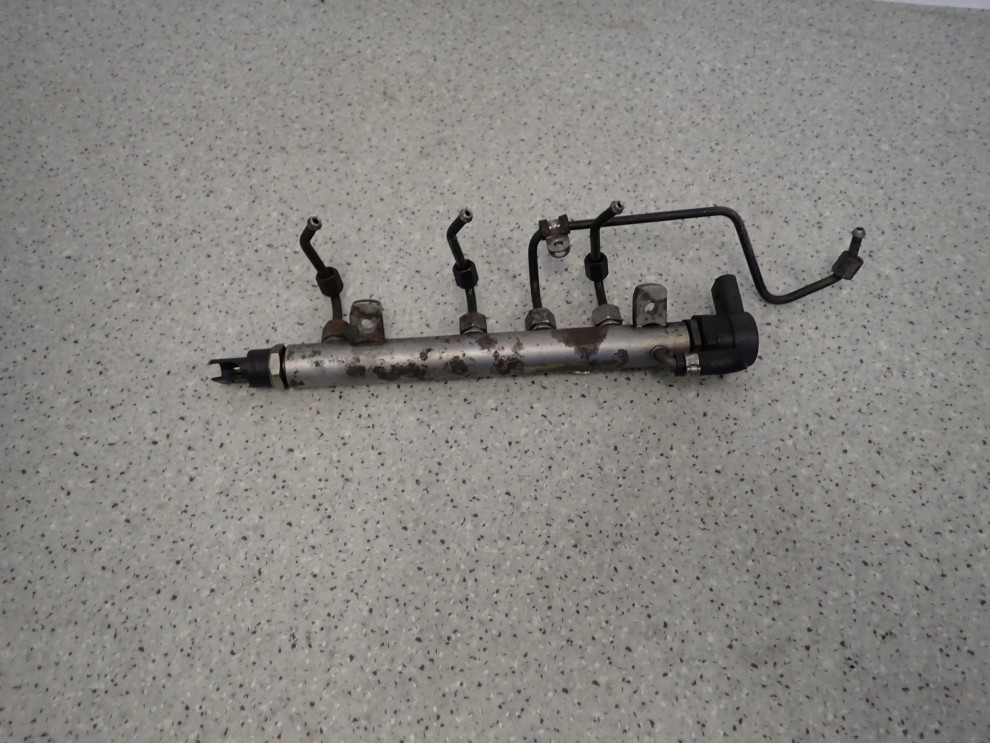 MITSUBISHI COLT CZ3 1.5 DID 04- LISTWA WTRYSKOWA PALIWA Z PRZEWODAMI 3/5