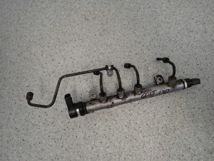 MITSUBISHI COLT CZ3 1.5 DID 04- LISTWA WTRYSKOWA PALIWA Z PRZEWODAMI 2/5 MINIATURA