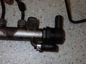 MITSUBISHI COLT CZ3 1.5 DID 04- LISTWA WTRYSKOWA PALIWA Z PRZEWODAMI 5/5 MINIATURA