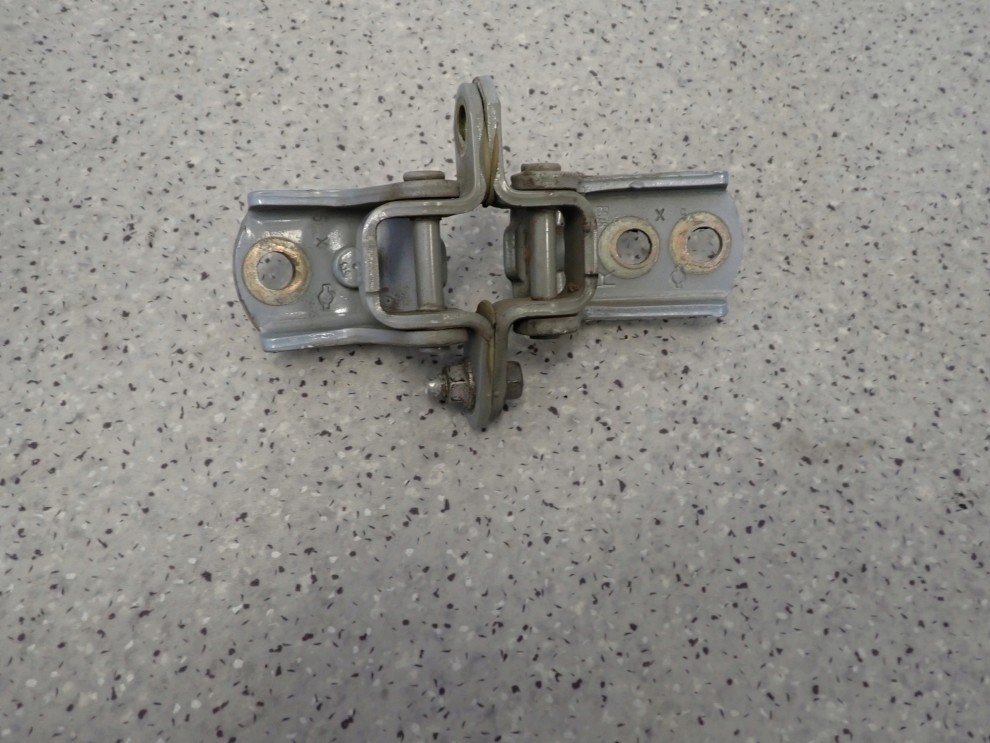 NISSAN MICRA K12 03-10 ZAWIASY DRZWI TYLNE PRAWE KOMPLET 3/5