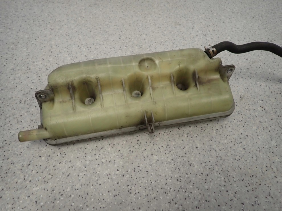 TOYOTA COROLLA VERSO 04-08 2.2 DIESEL ZBIORNICZEK WYRÓWNAWCZY 4/6