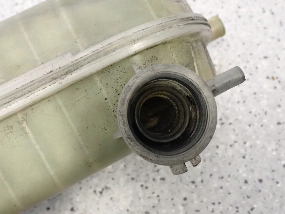 TOYOTA COROLLA VERSO 04-08 2.2 DIESEL ZBIORNICZEK WYRÓWNAWCZY 6/6