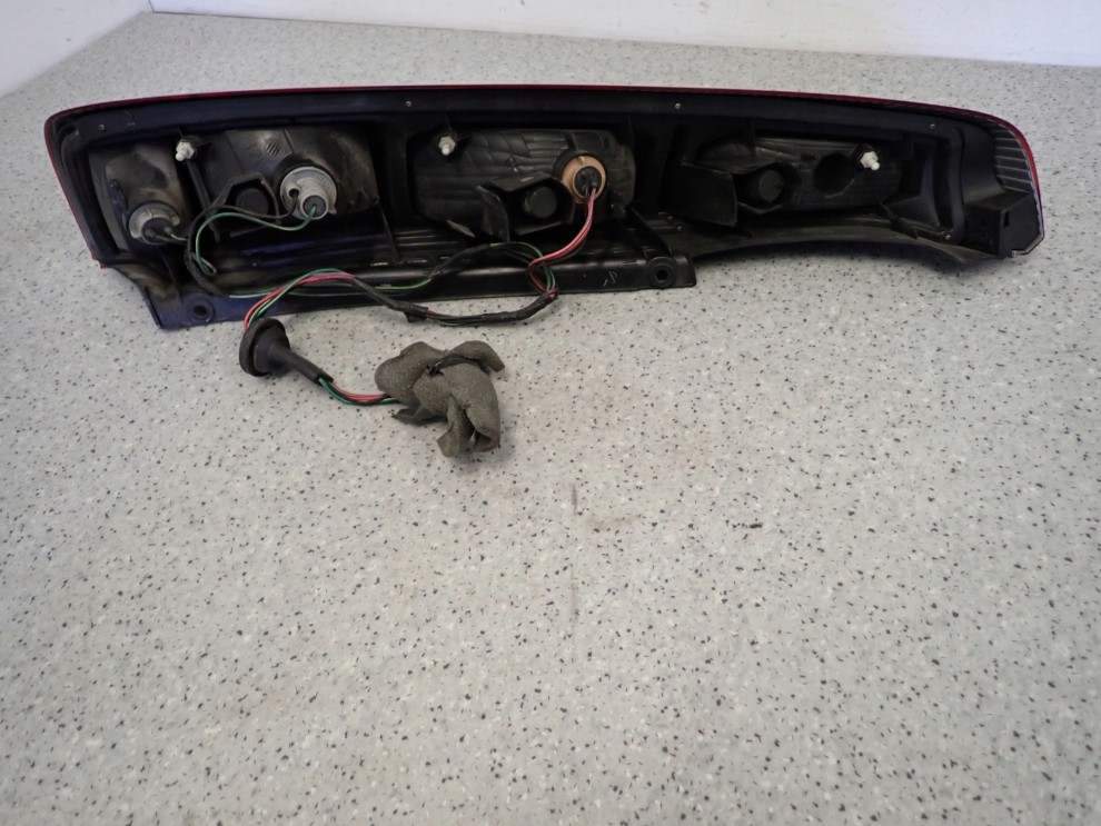 NISSAN XTRAIL T30 01-07 LAMPA TYLNA PRAWA EUROPA 9/10