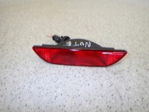 NISSAN NOTE E11 06-09 LAMPA LAMPKA PRZECIWMGIELNA TYŁ