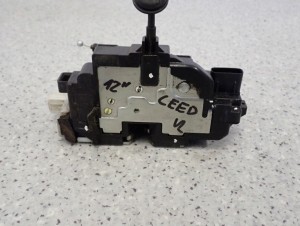 KIA CEED HB 06-12 ZAMEK DRZWI PRZEDNI LEWY KOMBI HATCHBACK 7/8 MINIATURA