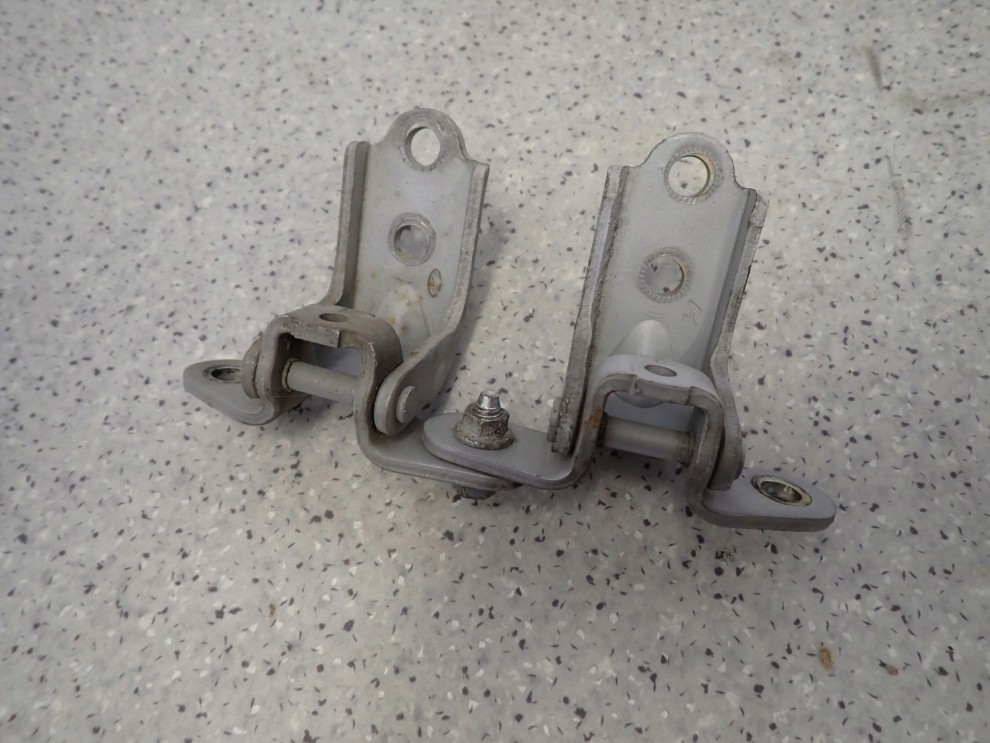 HYUNDAI SONATA V 05-09 ZAWIASY DRZWI PRZEDNIE LEWE 3/3