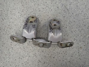 HYUNDAI SONATA V 05-09 ZAWIASY DRZWI PRZEDNIE LEWE 2/3 MINIATURA