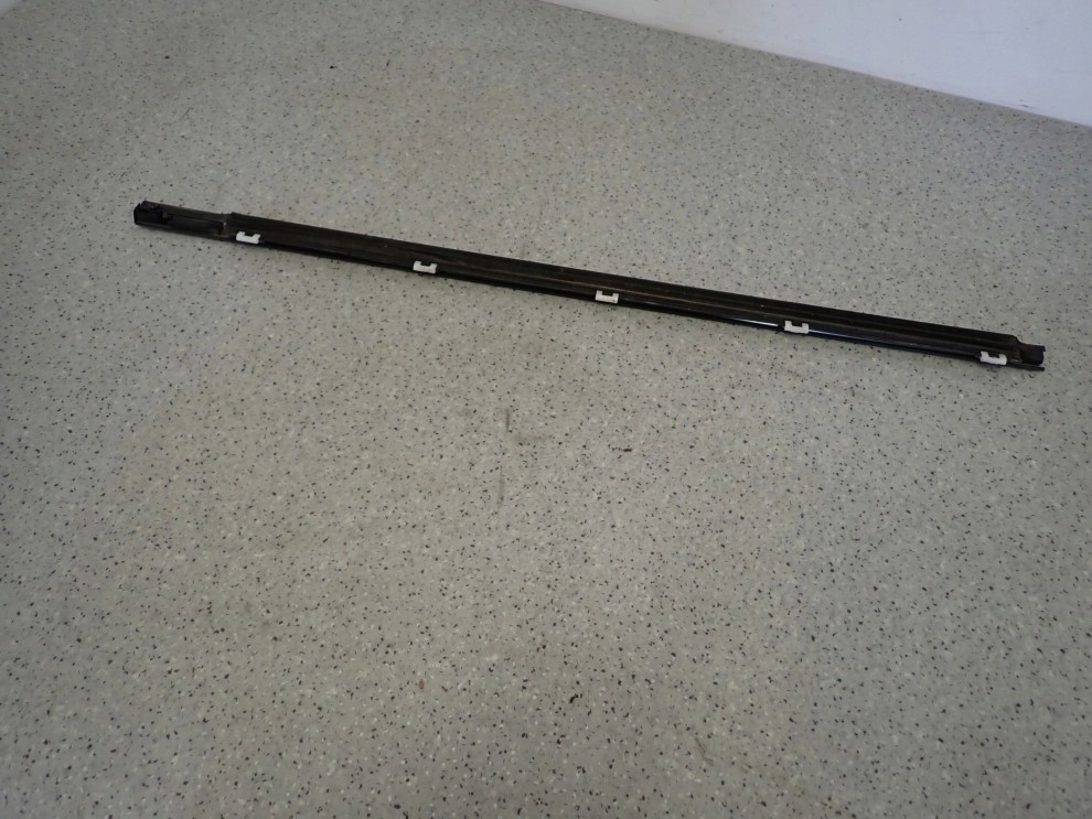 HYUNDAI SONATA V 05-09 LISTWA ZGARNIAJĄCA SZYBY PRZEDNIA LEWA PARAPET 4/4