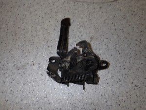 TOYOTA AURIS I 07-12 ZAMEK MASKI 3/4 MINIATURA