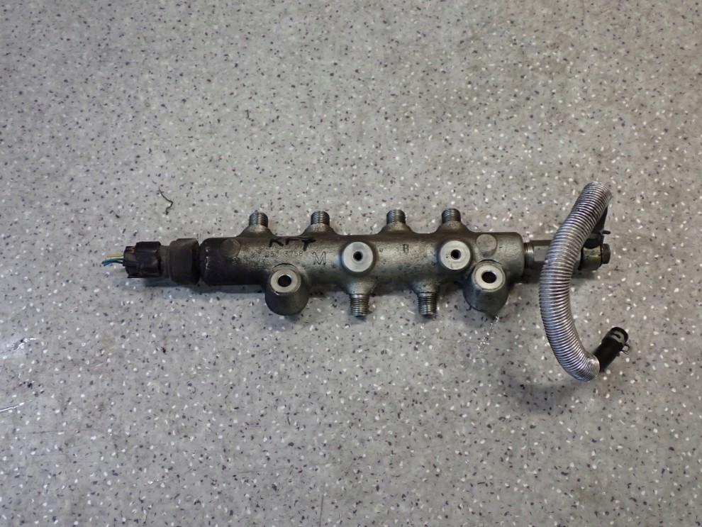 MAZDA 6 MAZDA 5 05- RF7 LISTWA WTRYSKOWA 1/4