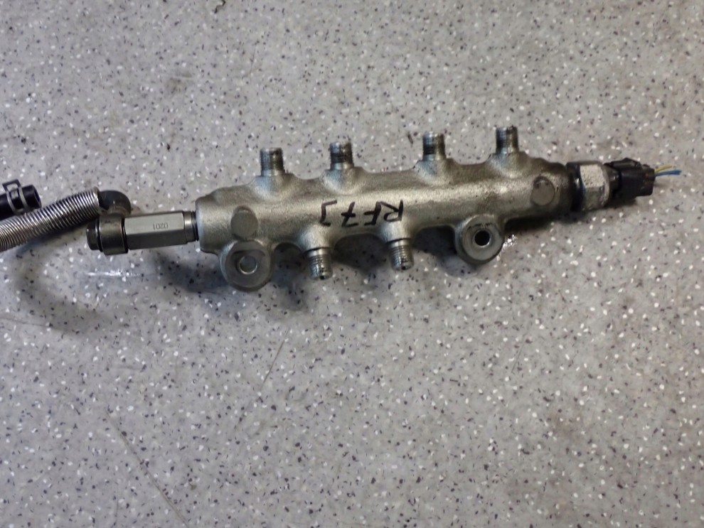 MAZDA 6 MAZDA 5 05- RF7 LISTWA WTRYSKOWA 3/4
