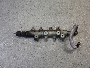 MAZDA 6 MAZDA 5 05- RF7 LISTWA WTRYSKOWA