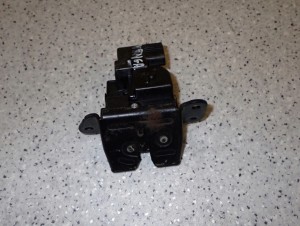 KIA VENGA 09- ZAMEK KLAPY BAGAŻNIKA 3/5 MINIATURA