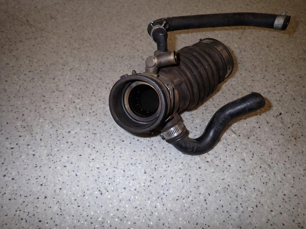 NISSAN ALMERA TINO 1.8 BENZYNA 00-03 RURA PRZEWÓD POWIETRZA 7/9