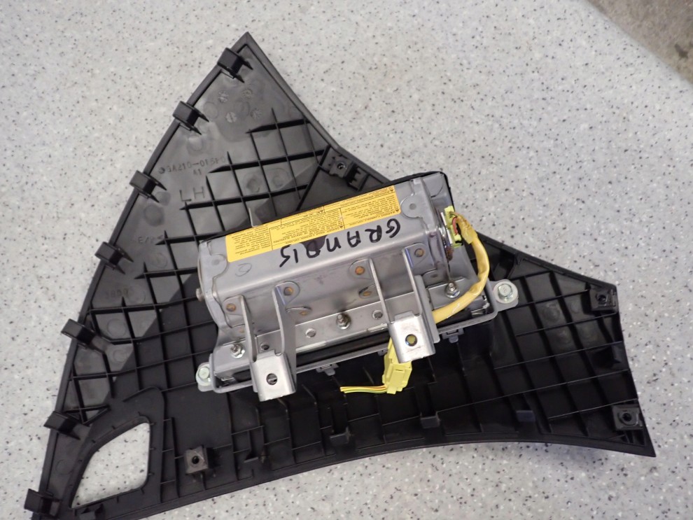 MITSUBISHI GRANDIS 03-11 PODUSZKI POWIETRZNE EUROPA 8/9