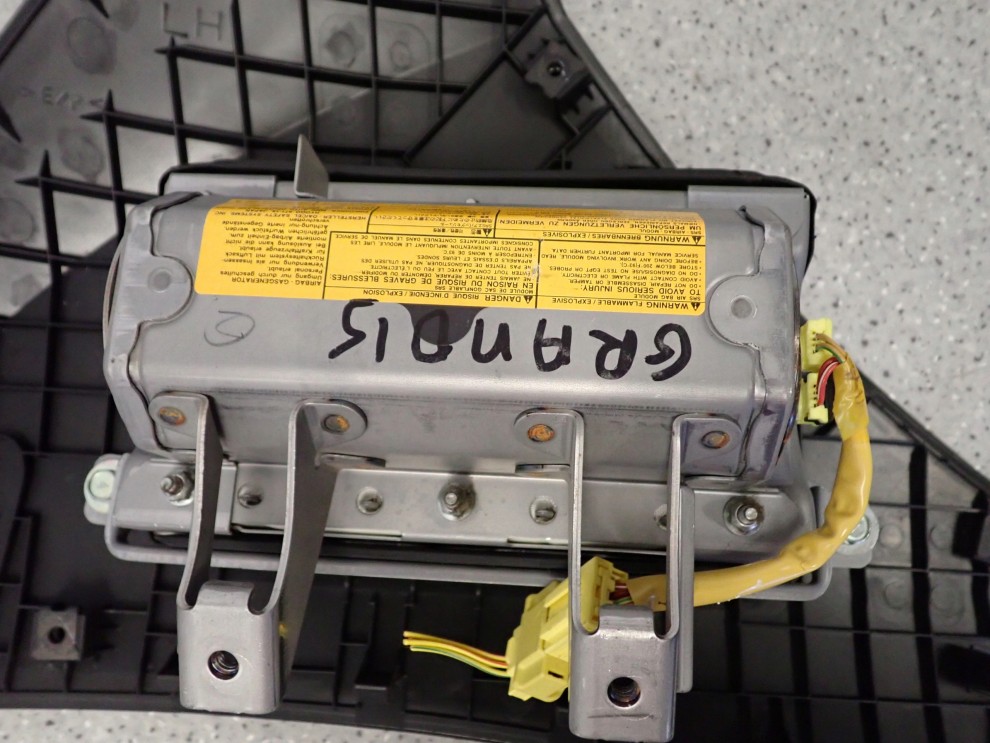 MITSUBISHI GRANDIS 03-11 PODUSZKI POWIETRZNE EUROPA 9/9