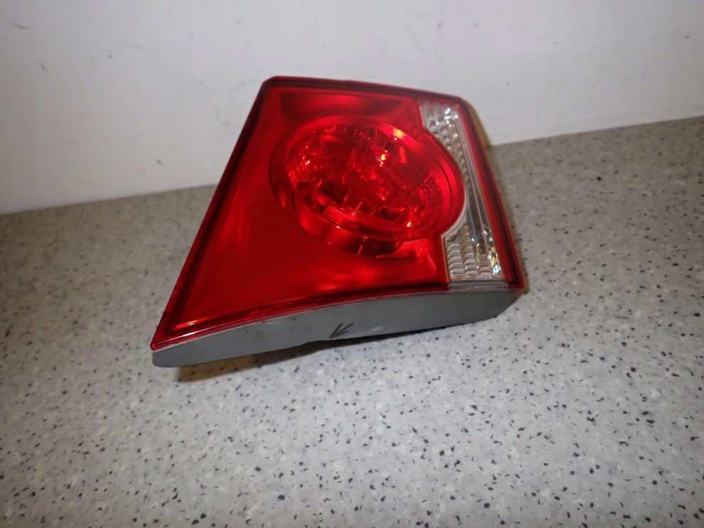 CHEVROLET CRUZE SEDAN 08-12 LAMPA TYLNA PRAWA W KLAPIE 3/6