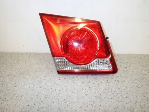 CHEVROLET CRUZE SEDAN 08-12 LAMPA TYLNA PRAWA W KLAPIE