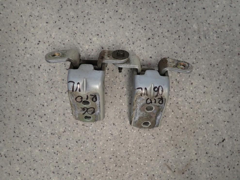 KIA RIO 05-10 ZAWIASY DRZWI PRZEDNIE LEWE KOMPLET 1/5