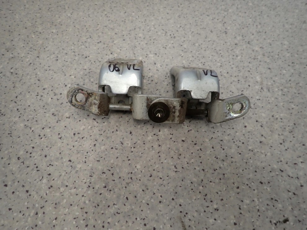 KIA RIO 05-10 ZAWIASY DRZWI PRZEDNIE LEWE KOMPLET 2/5