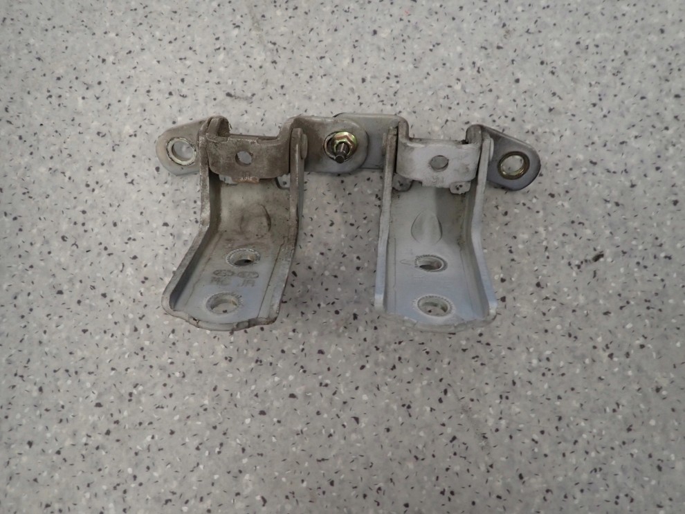 KIA RIO 05-10 ZAWIASY DRZWI PRZEDNIE LEWE KOMPLET 3/5