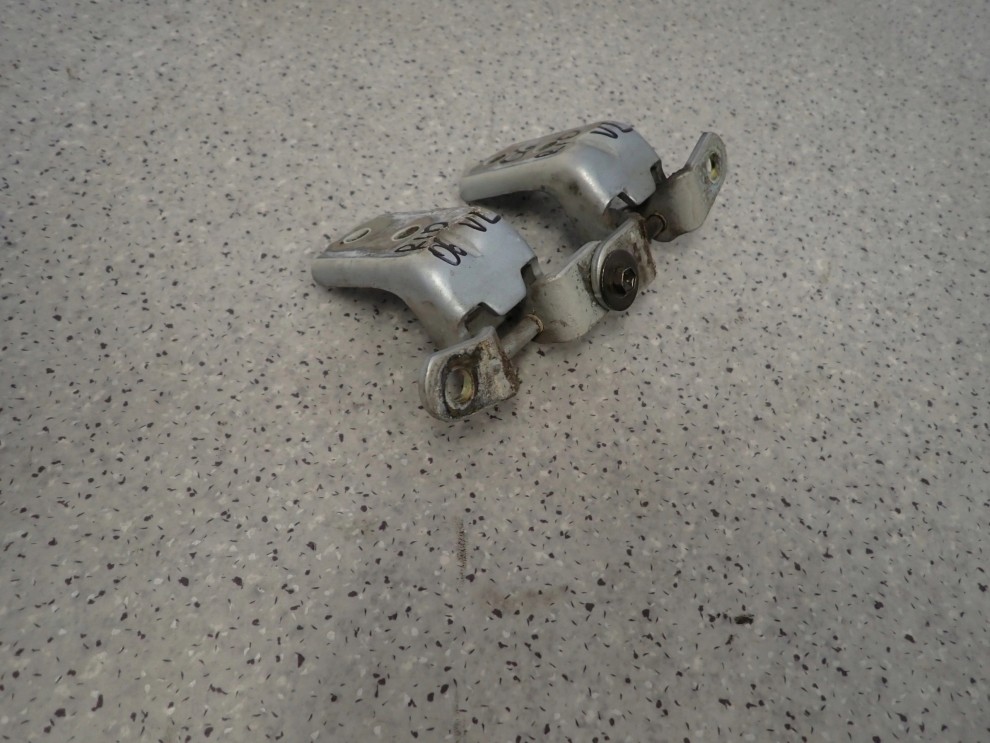 KIA RIO 05-10 ZAWIASY DRZWI PRZEDNIE LEWE KOMPLET 4/5