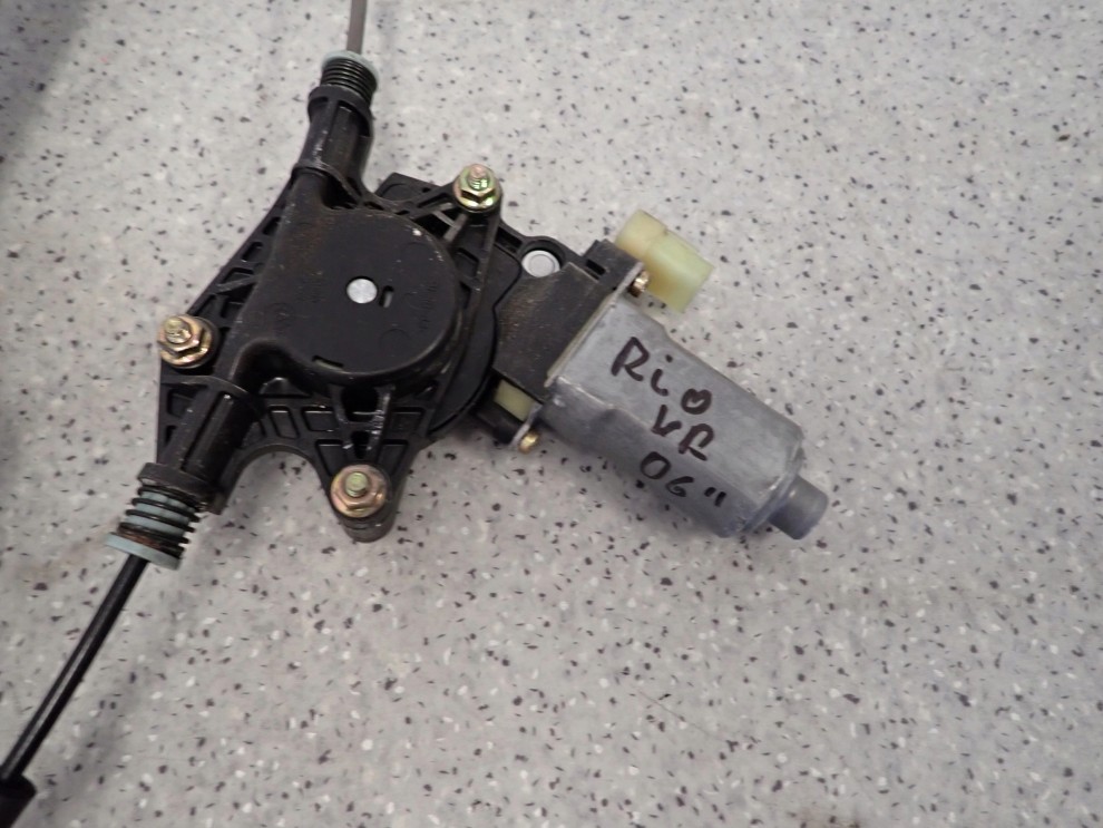 KIA RIO 05-10 PODNOŚNIK SZYBY PRZEDNI PRAWY 5/7