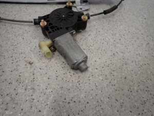 KIA RIO 05-10 PODNOŚNIK SZYBY PRZEDNI PRAWY 7/7 MINIATURA