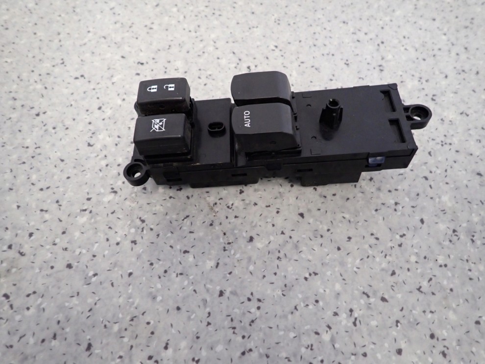 SUZUKI SWIFT MK7 10- PANEL STEROWANIA SZYB LEWY 2 SZYBY 2/6